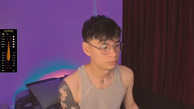 estmonnn online show from November 12, 11:47 pm