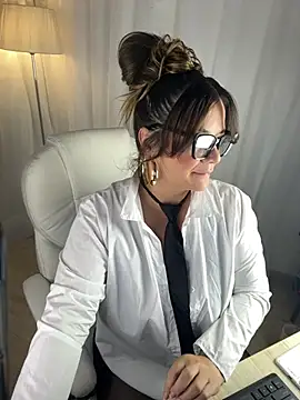 best secret online show from April 10, 10:20 am