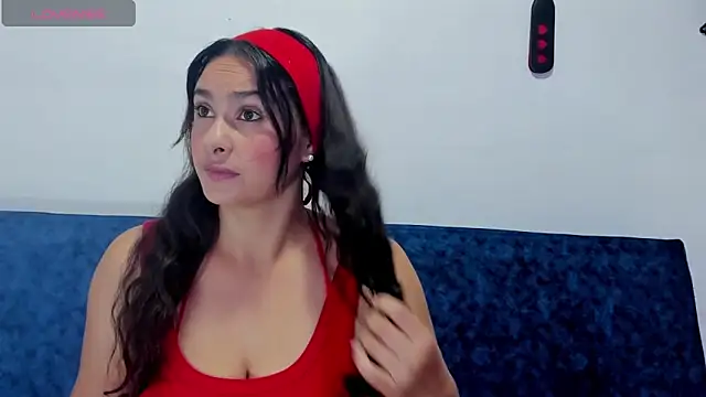 Isa-Giraldo online show from April 17, 1:25 pm