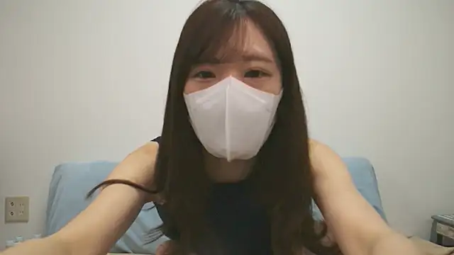 Snapshot of Minami_jjjj chatting on May 19, 1:11 am Minami jjjj online show from May 19, 1:11 am