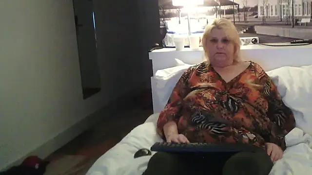 Sylviastar46 online show from December 17, 5:52 pm