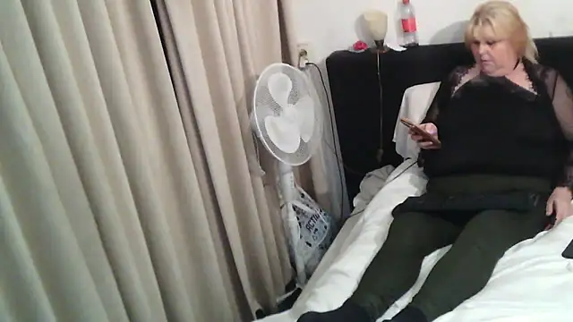 Sylviastar46 online show from December 18, 6:47 pm