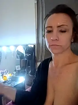 Snapshot of Karebearz1 chatting on October 30, 12:17 pm Karebearz1 online show from October 30, 12:17 pm