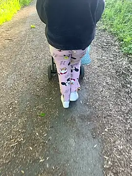 Teeny-Slut18 online show from April 29, 5:44 am