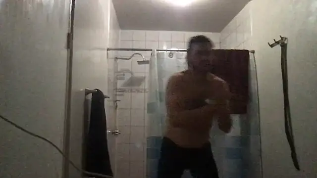 Snapshot of ezrah23 chatting on November 17, 2:39 am ezrah23 online show from November 17, 2:39 am