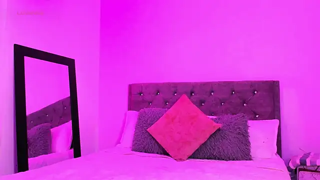 Snapshot of Vale_prado chatting on January 6, 10:52 am Vale prado online show from January 6, 10:52 am