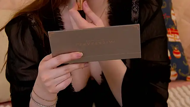 VickiBanx online show from December 19, 4:19 am