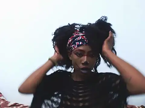 Snapshot of Ninjainia chatting on October 31, 3:35 pm Ninjainia online show from October 31, 3:35 pm