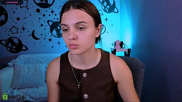 lisa dark  online show from June 13, 7:23 pm
