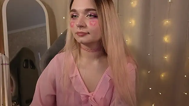 Snapshot of lani1funny chatting on February 14, 12:24 pm lani1funny online show from February 14, 12:24 pm