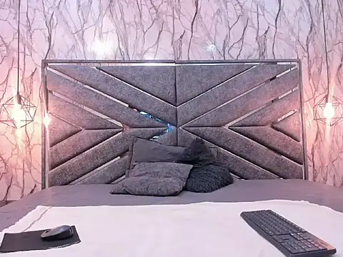 DIRTY MIIA  online show from December 22, 11:40 am