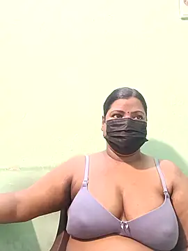 Snapshot of tamil_Nithya_J chatting on May 1, 1:05 pm tamil Nithya J online show from May 1, 1:05 pm