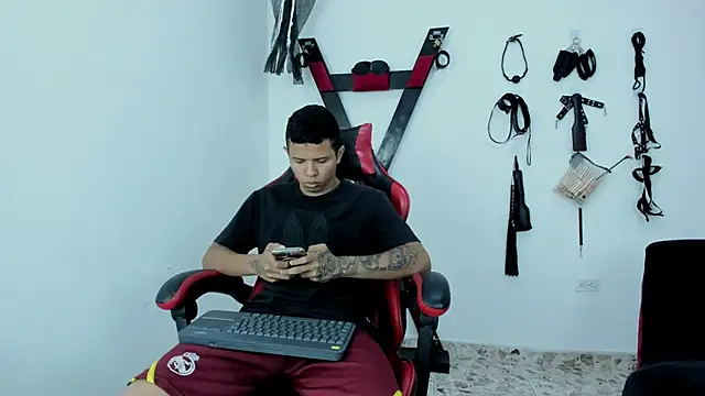 Steven19 LatinBoy online show from November 5, 11:43 am