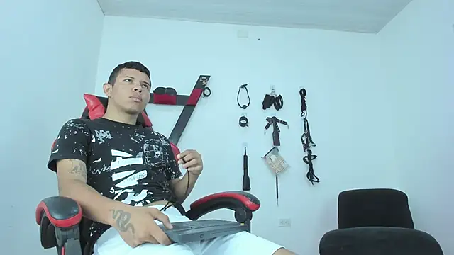 Steven19 LatinBoy online show from November 6, 11:33 am