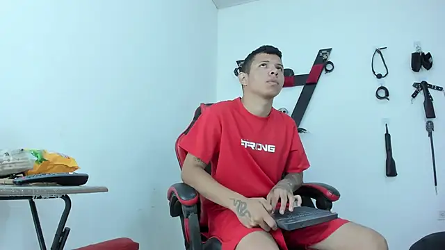 Steven19 LatinBoy online show from November 7, 11:43 am