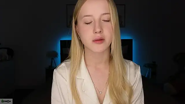 Snapshot of adele_armass chatting on February 4, 8:58 pm adele armass online show from February 4, 8:58 pm