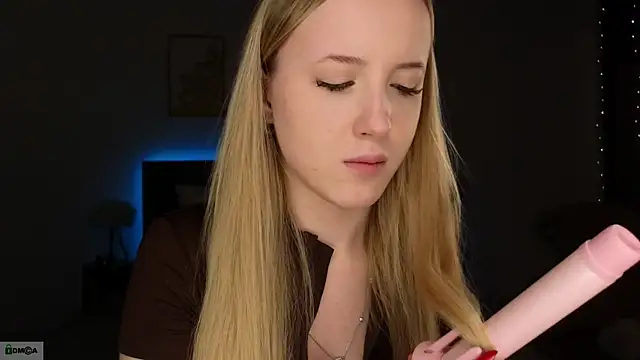 Snapshot of adele_armass chatting on February 21, 9:05 pm adele armass online show from February 21, 9:05 pm