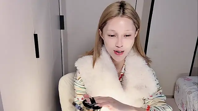 Snapshot of yuyu-33 chatting on March 4, 1:11 am yuyu-33 online show from March 4, 1:11 am