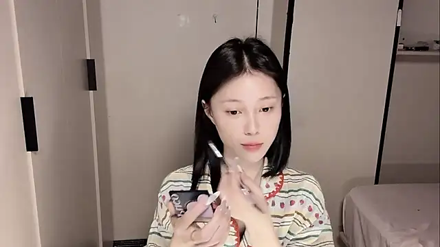 Snapshot of yuyu-33 chatting on May 7, 2:00 pm yuyu-33 online show from May 7, 2:00 pm