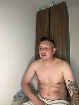 Snapshot of NathanielLux29 chatting on November 11, 12:54 am NathanielLux29 online show from November 11, 12:54 am