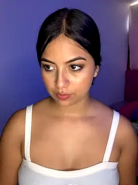 Snapshot of Julii chatting on November 16, 8:47 pm Julii online show from November 16, 8:47 pm