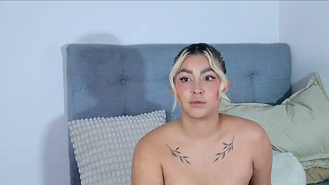 Elina Hills online show from November 26, 2:07 pm