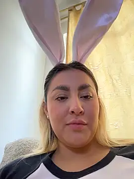 Elina Hills online show from April 1, 6:16 pm