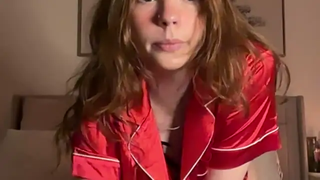 Snapshot of juliaraee chatting on December 15, 3:44 am juliaraee online show from December 15, 3:44 am