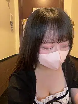 Snapshot of emiri_da_nyan chatting on April 18, 1:15 pm emiri da nyan online show from April 18, 1:15 pm