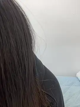 Snapshot of emiri_da_nyan chatting on May 5, 5:26 am emiri da nyan online show from May 5, 5:26 am