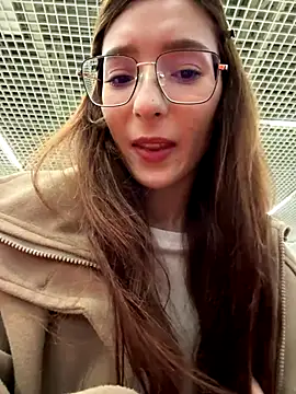 LilluKatten online show from December 1, 7:35 am