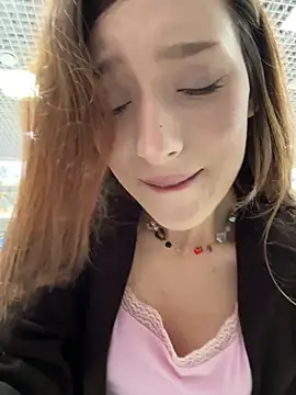 Snapshot of LilluKatten chatting on February 21, 10:27 am LilluKatten online show from February 21, 10:27 am