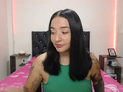 Snapshot of Girlbigtits chatting on November 21, 6:39 pm Girlbigtits online show from November 21, 6:39 pm