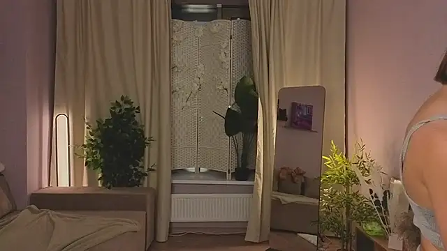 Snapshot of LouiseCollins chatting on November 5, 12:05 pm LouiseCollins online show from November 5, 12:05 pm