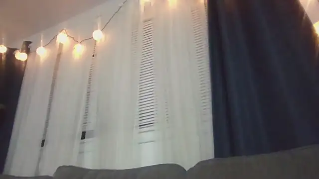 Snapshot of prettylildes chatting on November 1, 2:46 am prettylildes online show from November 1, 2:46 am