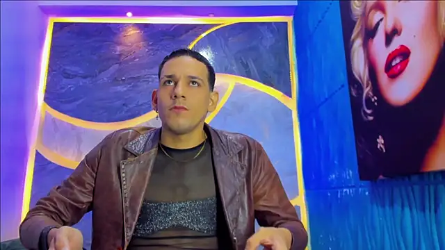 Snapshot of noah_deluxe chatting on November 1, 12:40 pm noah deluxe online show from November 1, 12:40 pm