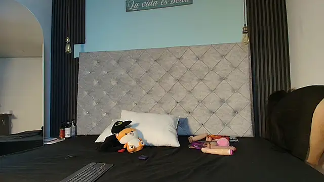 Liia Leens online show from November 26, 4:02 am