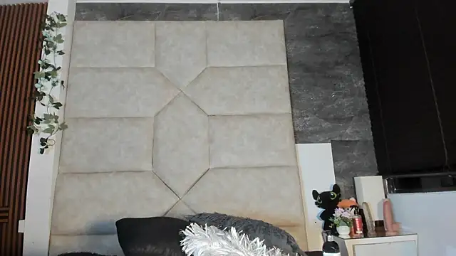 Liia Leens online show from February 19, 4:08 am