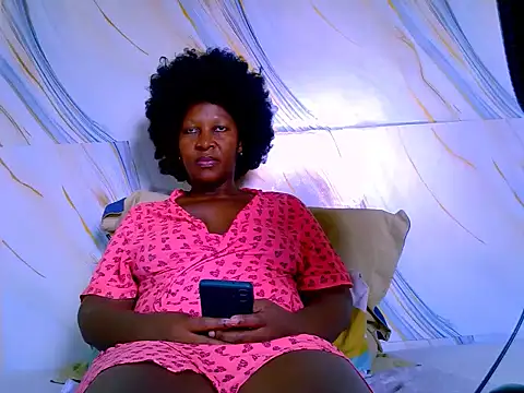 Snapshot of funky_babe chatting on February 17, 7:16 am funky babe online show from February 17, 7:16 am