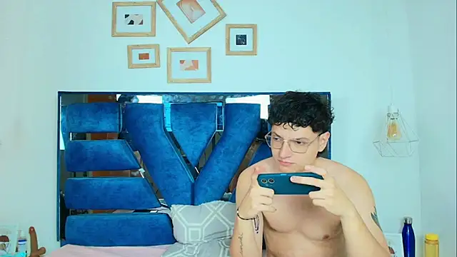 Zoe And Dylan  online show from January 14, 12:44 pm