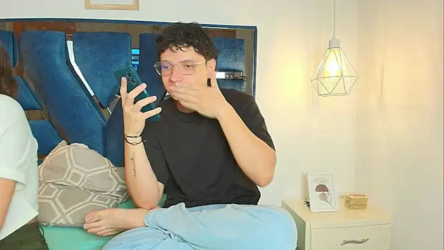 Zoe And Dylan  online show from February 25, 12:37 pm