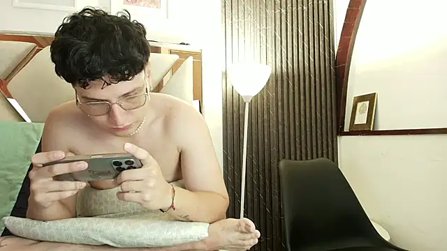 Snapshot of Zoe_And_Dylan_ chatting on July 22, 1:03 pm Zoe And Dylan online show from July 22, 1:03 pm