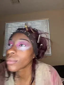 Snapshot of MadameMuse chatting on February 18, 3:52 pm MadameMuse online show from February 18, 3:52 pm