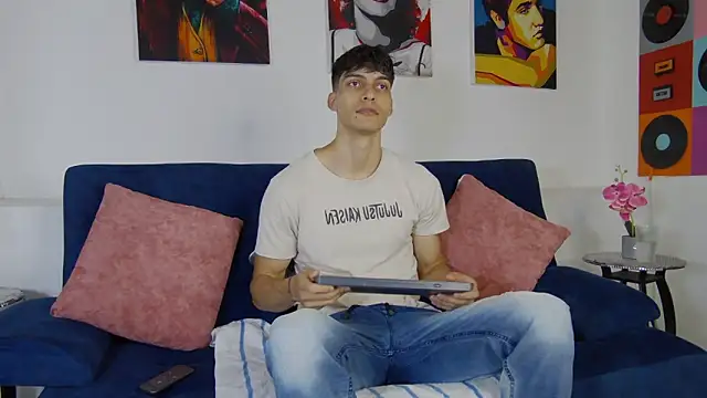 AlessioVitale online show from November 20, 12:16 pm