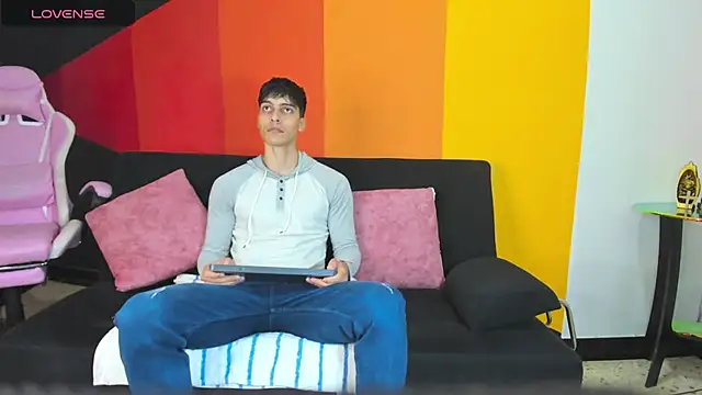 AlessioVitale online show from December 1, 12:21 pm