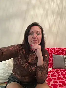 Snapshot of HotLdyllic chatting on February 12, 5:19 pm HotLdyllic online show from February 12, 5:19 pm