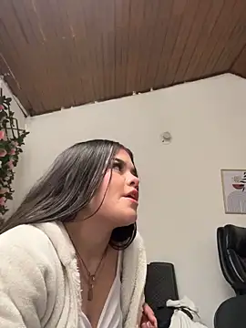 Snapshot of Camila_Duarte_ chatting on November 13, 7:24 pm Camila Duarte online show from November 13, 7:24 pm