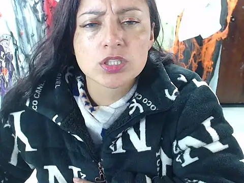 kristelltender1 online show from October 31, 2:01 am