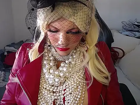 VanesaCrossic online show from October 15, 8:03 am