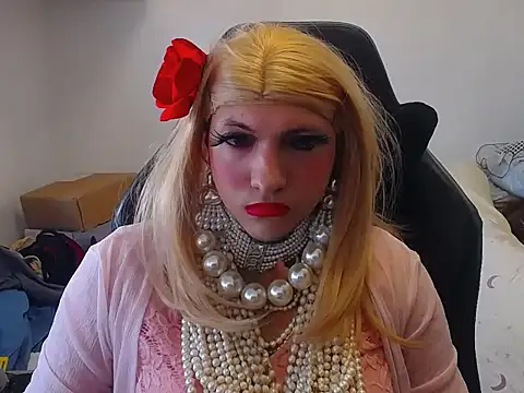 VanesaCrossic online show from July 16, 9:37 am